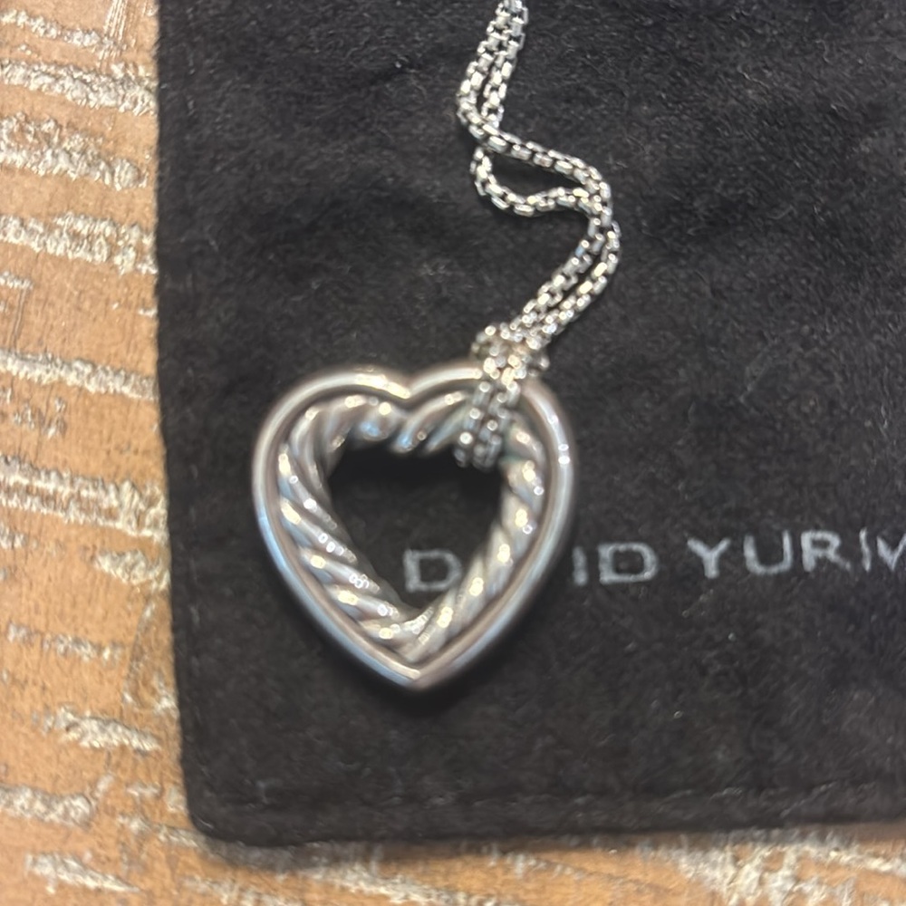 David Yurman cable heart necklace 
Cable Collection pre-loved great condition - Picture 5 of 5